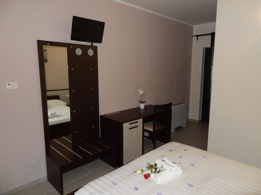 Affittacamere Rooms Di Matteo San Paolo di Iesi Exterior foto